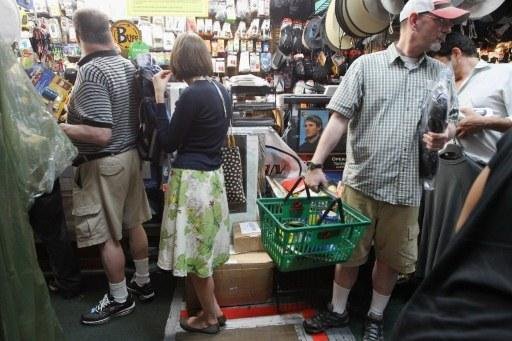 Novaiorquinos lotaram supermercados &agrave; procura de suprimentos 