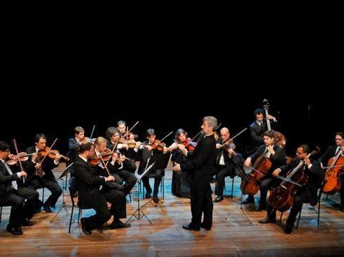 Orquestra toca Vivaldi e Rachmaninoff em concerto 