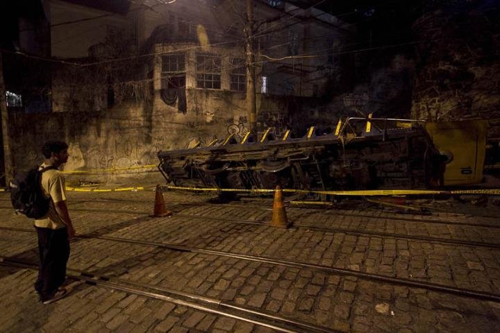 Telef&eacute;rico de Santa Tereza tombou no in&iacute;cio da noite deste s&aacute;bado