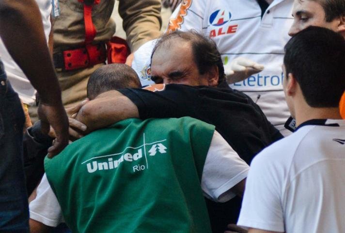 T&eacute;cnico do Vasco passou mal durante jogo contra o Flamengo