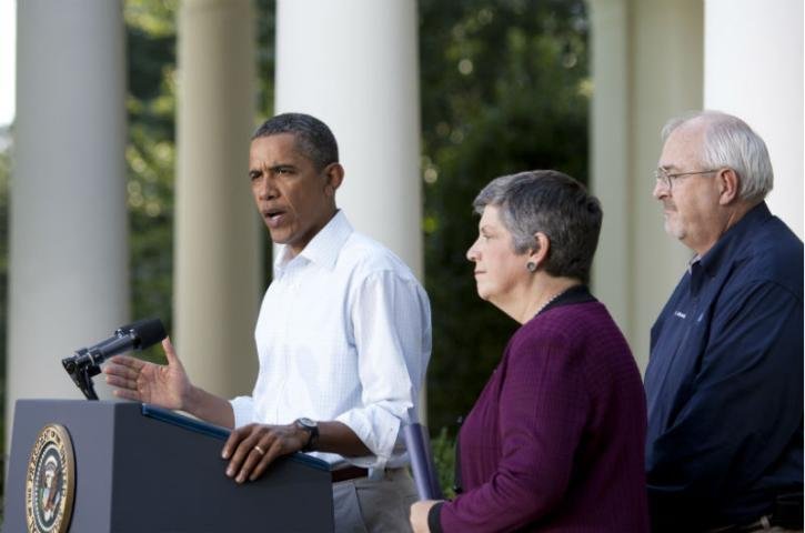 Barack Obama afirmou que a emerg&ecirc;ncia pela tempestade tropical Irene ainda n&atilde;o acabou