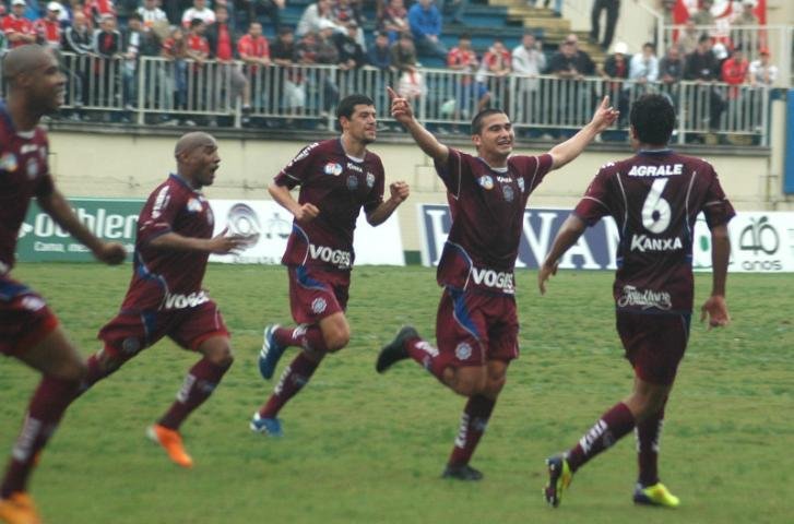 Caxias venceu Joinville por 4 a 2 em Joinville