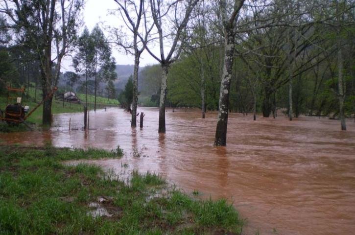 Rio saiu do seu leito na &aacute;rea rural de &Aacute;urea