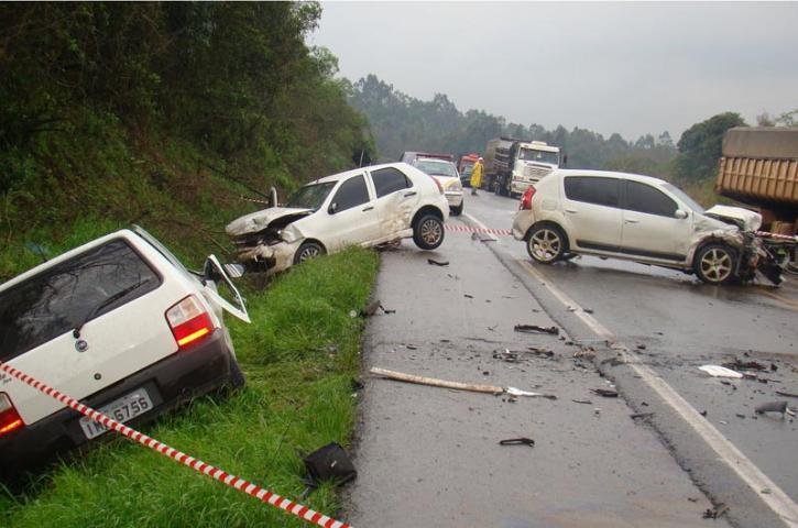 Acidente envolvendo quatro carros aconteceu na ERS 135