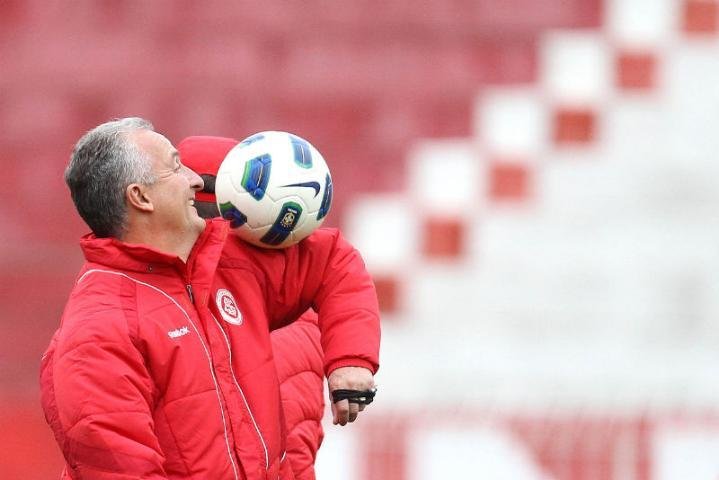 Dorival comanda o Santos nesta noite contra o Santos