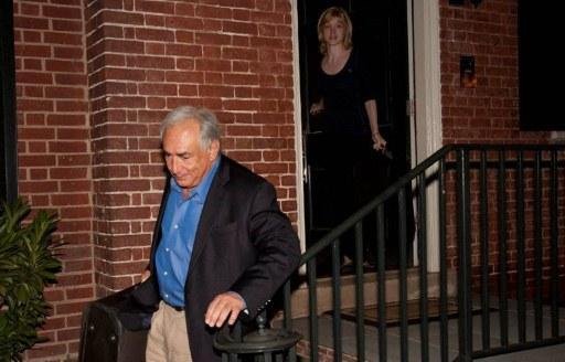 Strauss-Kahn deixa resid&ecirc;ncia em Washington e deve voltar para a Fran&ccedil;a