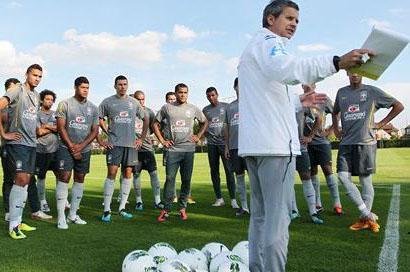 Dami&atilde;o &eacute; titular em treino da Sele&ccedil;&atilde;o Brasileira