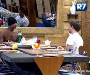 Dinei diz que Joana s&oacute; conseguiu fama por causa de Adriano