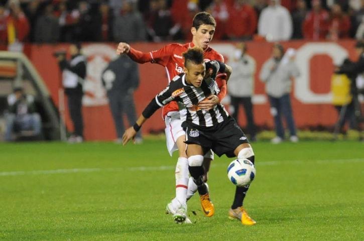 Presidente do Santos, Lu&iacute;s &Aacute;lvaro de Oliveira Ribeiro,  nega venda de Neymar ao Barcelona