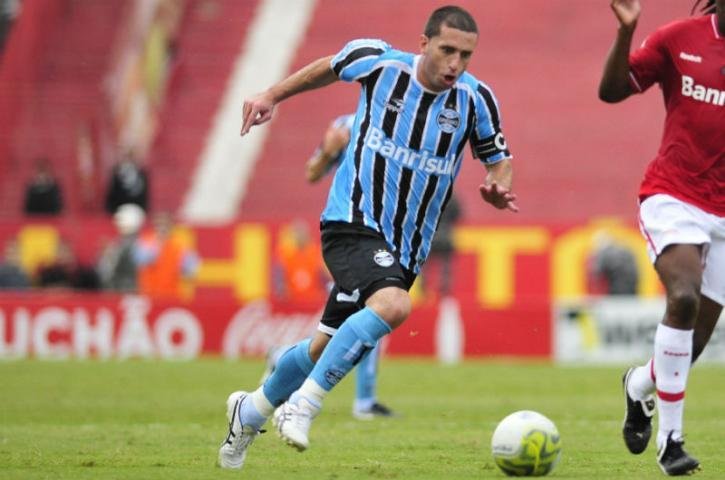 Rochemback completa 100 jogos com a camisa do Gr&ecirc;mio