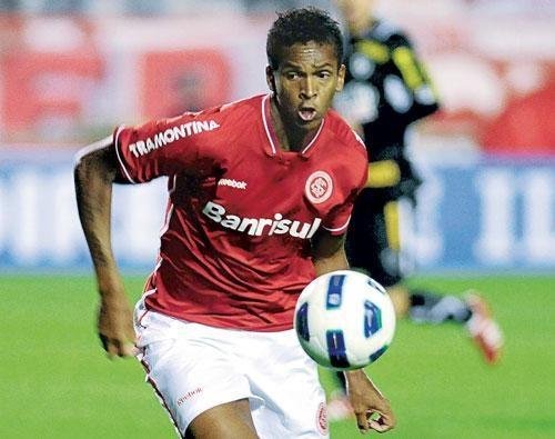 J&ocirc; jogar&aacute; mais fixo na &aacute;rea advers&aacute;ria