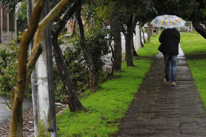 Mais de 32 mil pontos est&atilde;o sem luz no Rio Grande do Sul
