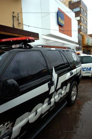 Cerca de R$ 200 mil foram roubados de uma ag&ecirc;ncia do Ita&uacute;, na avenida Assis Brasil, em Porto Alegre