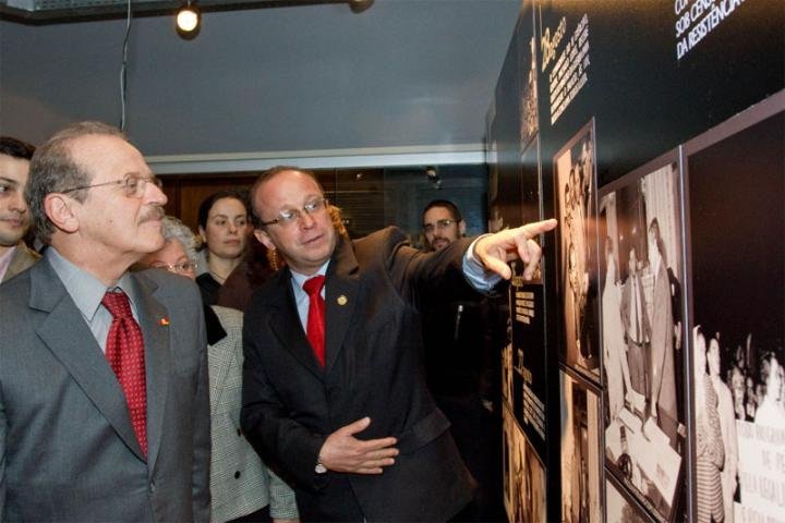 Governador inaugura Memorial da Legalidade nos por&otilde;es do Piratini