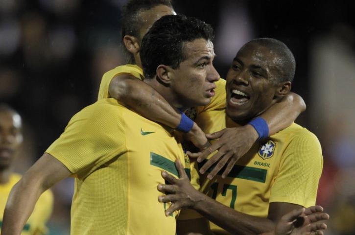 Dami&atilde;o comemora gol na Sele&ccedil;&atilde;o no Twitter