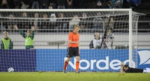 Holanda derrotou a Finl&acirc;ndia e ficou perto da Euro 2010
