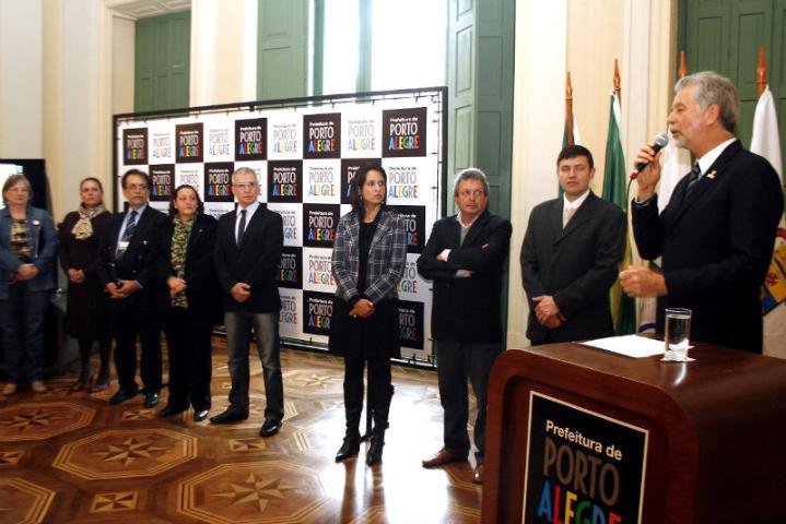 Prefeito Jos&eacute; Fortunati (D) oficializou in&iacute;cio das obras