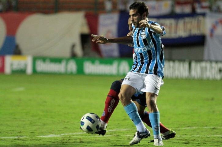 Gr&ecirc;mio vence a segunda fora de casa no Brasileir&atilde;o contra o Bahia