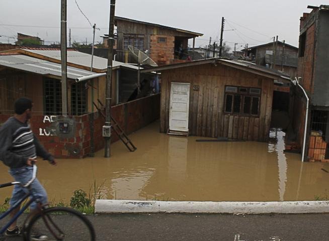 A chuva das &uacute;ltimas 92 horas castiga Santa Catarina
