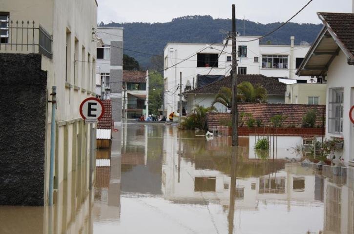 N&uacute;mero de afetados por enchente em SC chega a 819 mil. Rio do Sul (foto) est&aacute; em calamidade p&uacute;blica