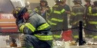 Além da dificuldade de resgatar corpos em no local, os bombeiros nova-iorquinos tiveram que superar a tristeza pelos colegas mortos