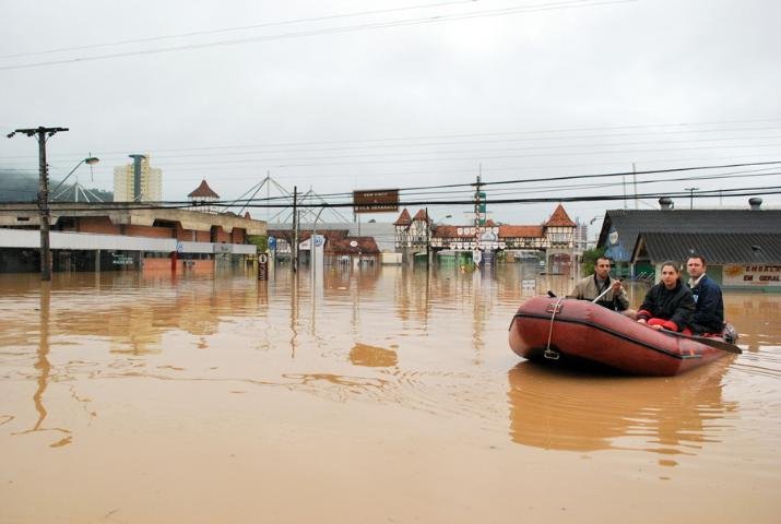 Rios come&ccedil;am a baixar em Santa Catarina