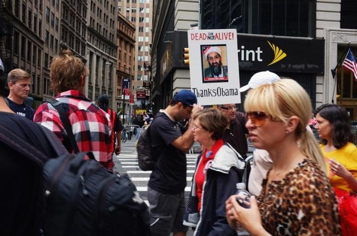 Cartaz em Nova Iorque lembrou o c&eacute;rebro dos ataques, Osama Bin Laden