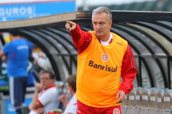 Dorival elogia efici&ecirc;ncia do Inter, mas alerta para erros graves na defesa