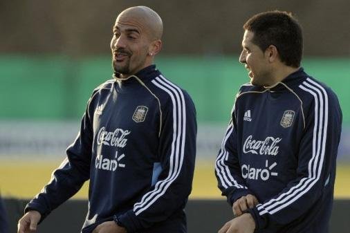 Ver&oacute;n se soma a Riquelme como desfalque da Argentina contra o Brasil