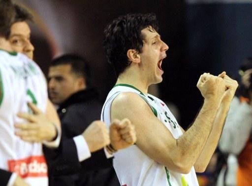 Jogadores do Brasil comemoram vaga na Olimp&iacute;ada de 2012