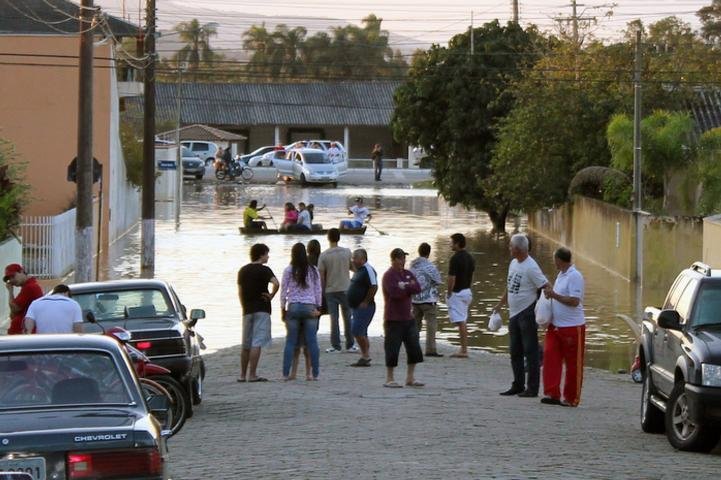Defesa Civil calcula que haja 978.580 pessoas afetadas pela chuva em Santa Catarina