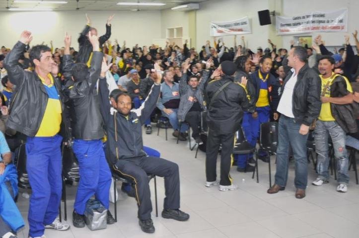 Cerca de mil trabalhadores participaram da assembleia em Porto Alegre