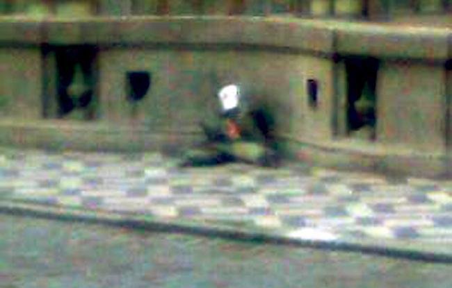 Boneco com a farda da Brigada Militar foi encontrado no Centro da Capital