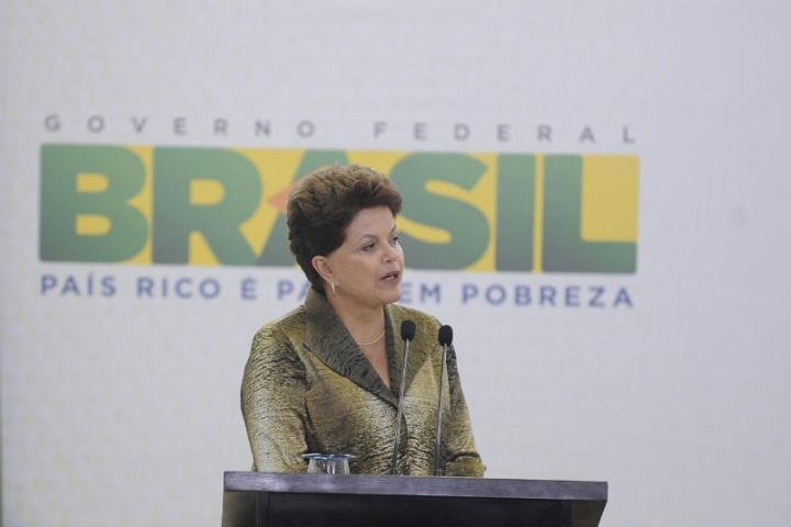Dilma Rousseff discursa na cerim&ocirc;nia sobre a nova sele&ccedil;&atilde;o para unidades de educa&ccedil;&atilde;o infantil e quadras poliesportivas escolares