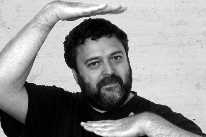 Carlos Villalba traz aclamado show &acute;Nomeolvides` a Porto Alegre