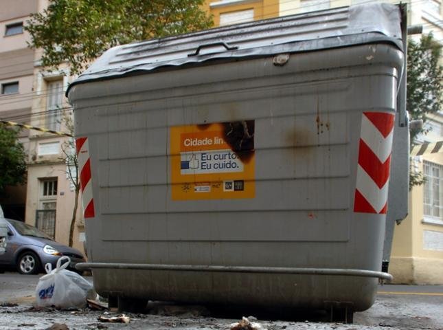 Equipamentos foram pintados com tintas especiais 