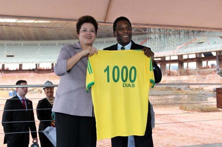 Dilma visitou obras em Minas Gerais ao lado de Pel&eacute;