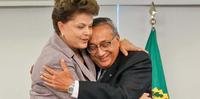 Novo ministro recebe um afago da presidente Dilma Rousseff