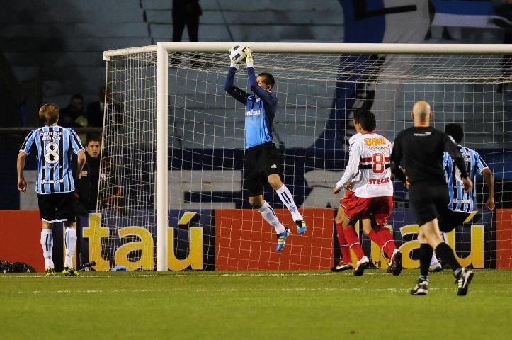 Victor diz que segredo de Roth foi fazer Gr&ecirc;mio correr certo