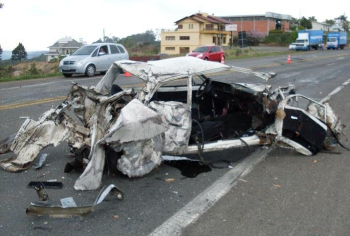 Chevette ficou destru&iacute;do