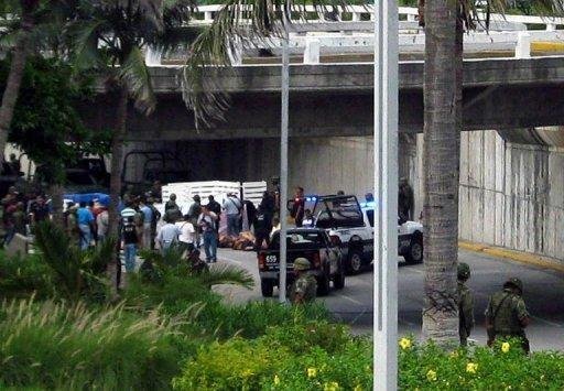 Pol&iacute;cia do M&eacute;xico encontra 35 corpos em caminhonetes