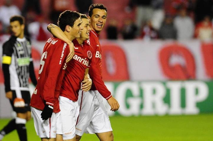 Oscar, D&acute;Alessandro e Dami&atilde;o s&atilde;o as atra&ccedil;&otilde;es coloradas contra o Figueirense