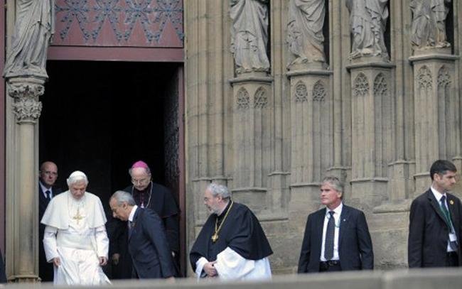 Bento XVI defende o di&aacute;logo com mu&ccedil;ulmanos e protestantes