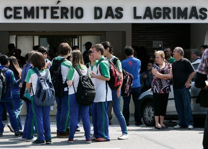 Colegas participaram de vel&oacute;rio do menino de 10 anos
