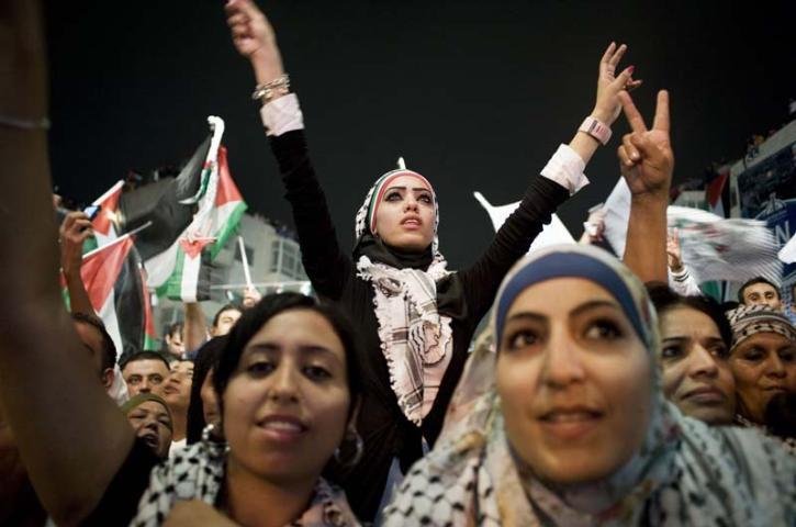 Palestinos comemoram nas ruas da capital libanesa Beirute