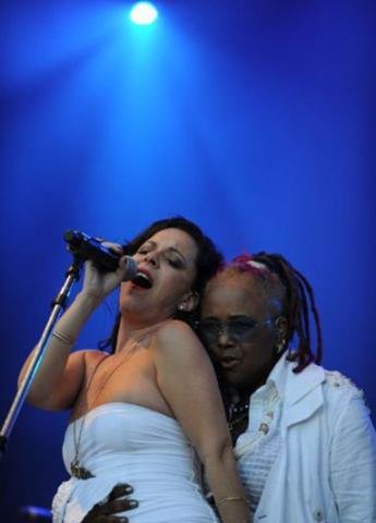 A dupla levantou o p&uacute;blico com v&aacute;rias can&ccedil;&otilde;es de Cazuza e mostraram muita emo&ccedil;&atilde;o, terminando abra&ccedil;adas e chorando o seu show