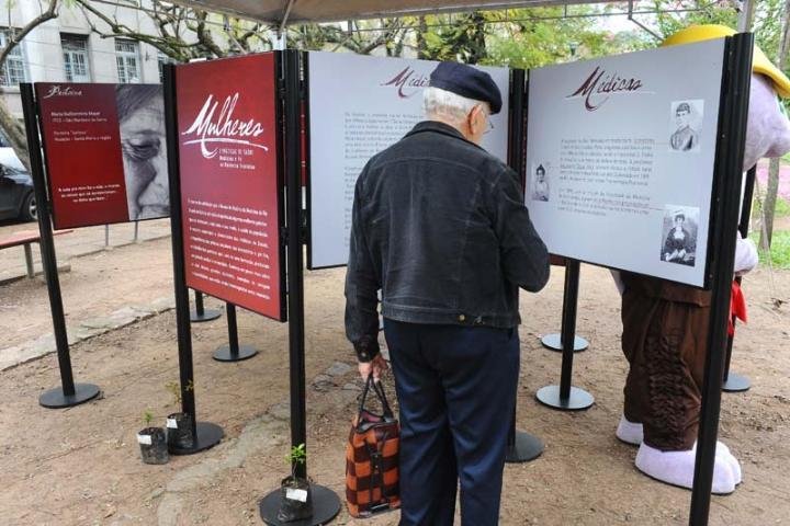 Exposi&ccedil;&atilde;o Mulheres conta a hist&oacute;ia de m&eacute;dicas, parteiras e benzedeiras