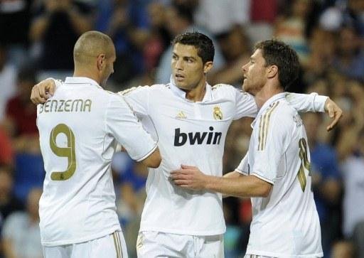 Cristiano Ronaldo faz tr&ecirc;s na goleada do Real 