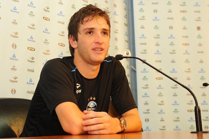 M&aacute;rio Fernandes n&atilde;o quer jogar na Sele&ccedil;&atilde;o, diz empres&aacute;rio