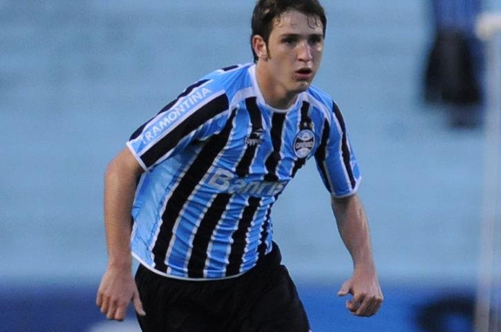 M&aacute;rio Fernandes disse estar totalmente focado no Gr&ecirc;mio ao explicar desist&ecirc;ncia da Sele&ccedil;&atilde;o